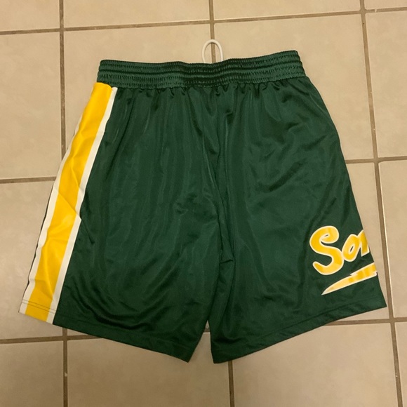 Mitchell & Ness Seattle SuperSonics Throwback Basketball Shorts - Picture 5 of 5